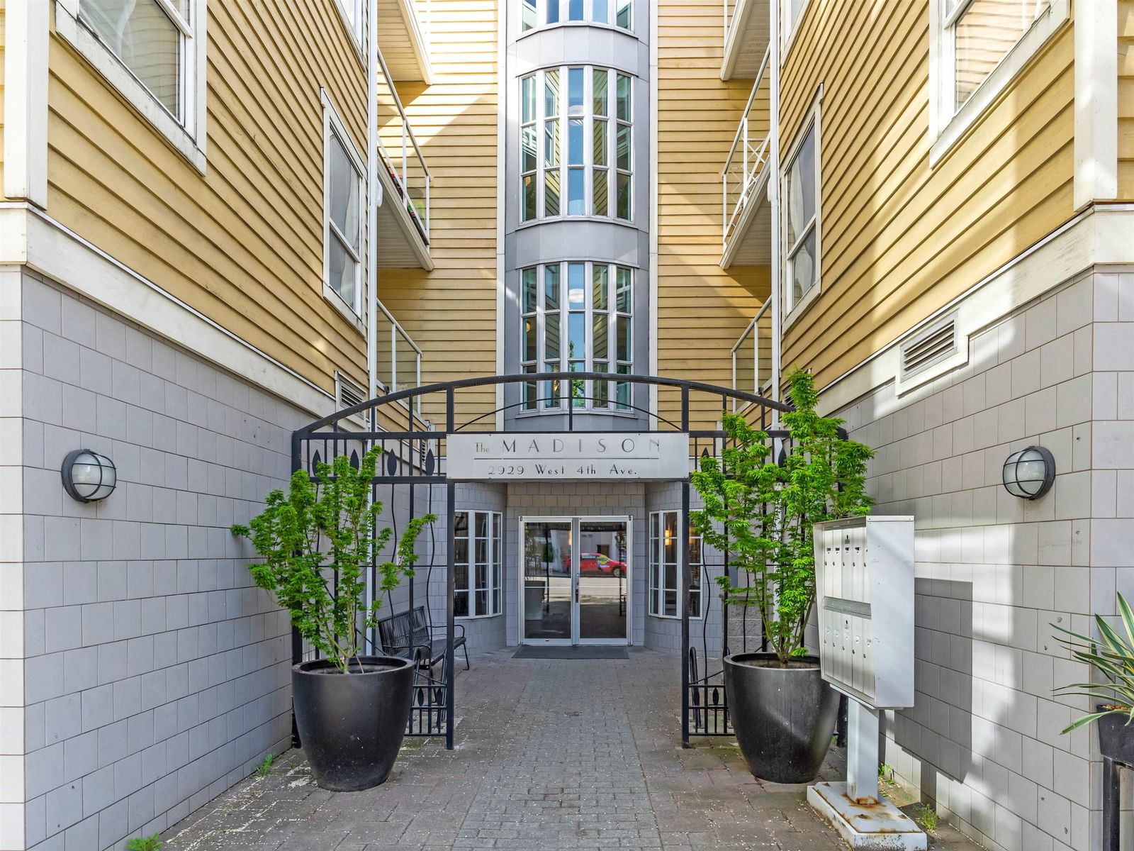 Listing Image 12