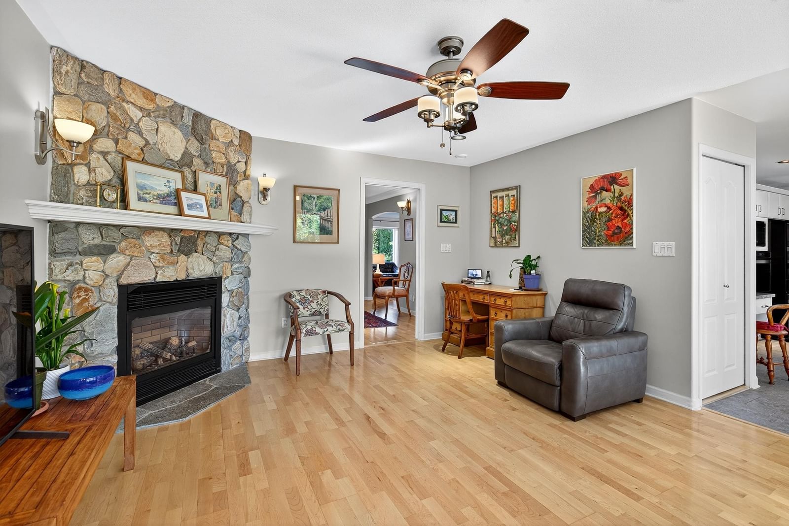 Listing Image 16