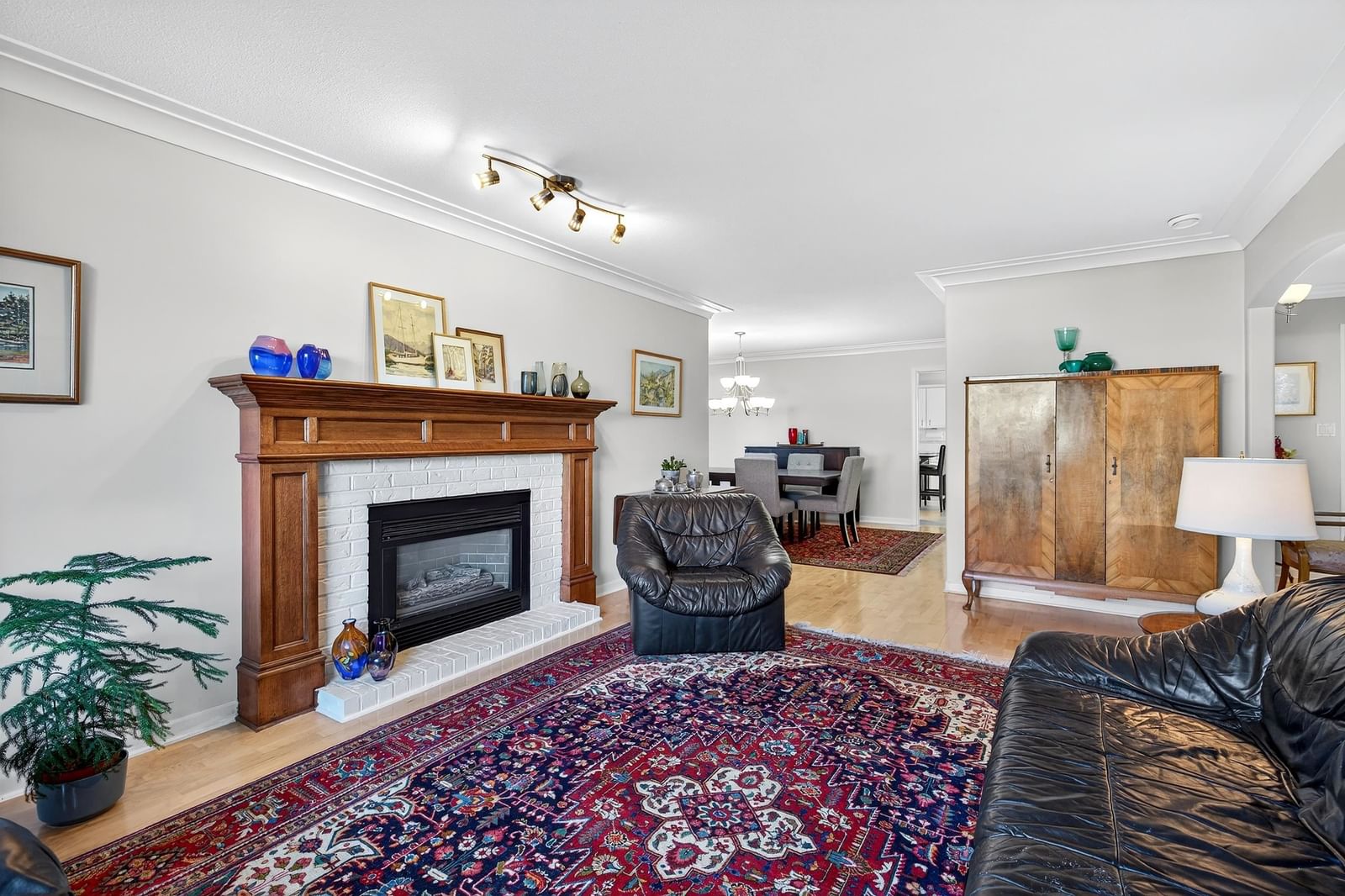 Listing Image 6