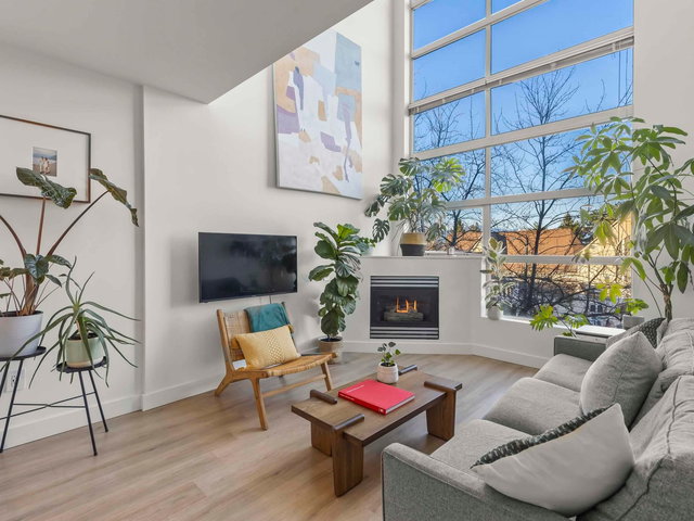 301 - 418 Broadway E