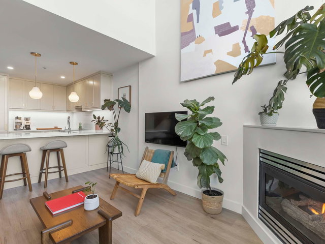 301 - 418 Broadway E