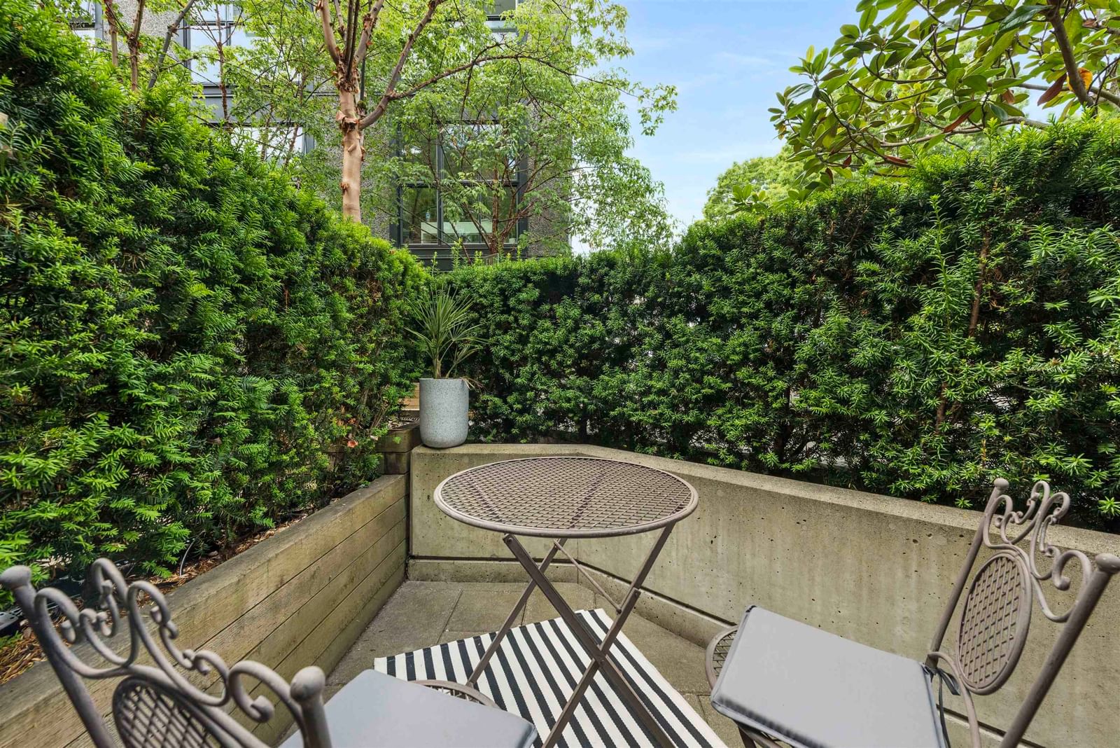 Listing Image 19