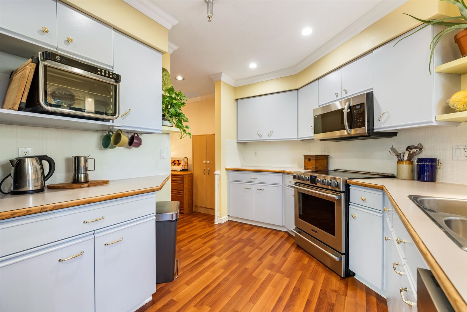Listing Image 12