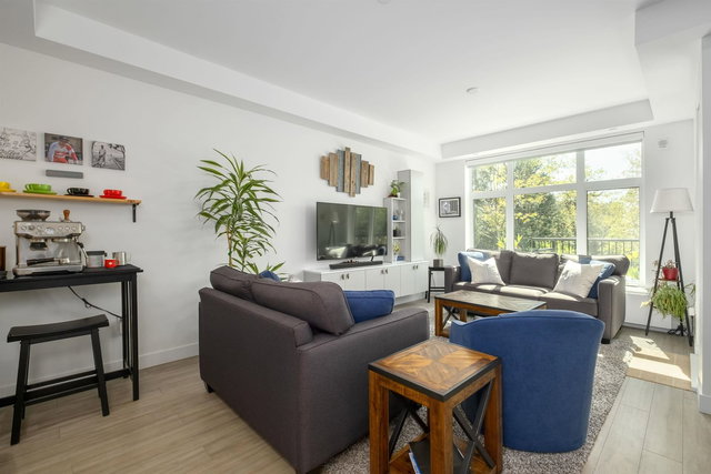 111 - 747 3rd Street E