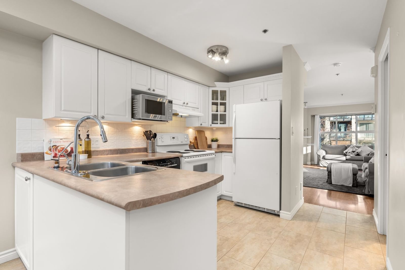 Listing Image 12