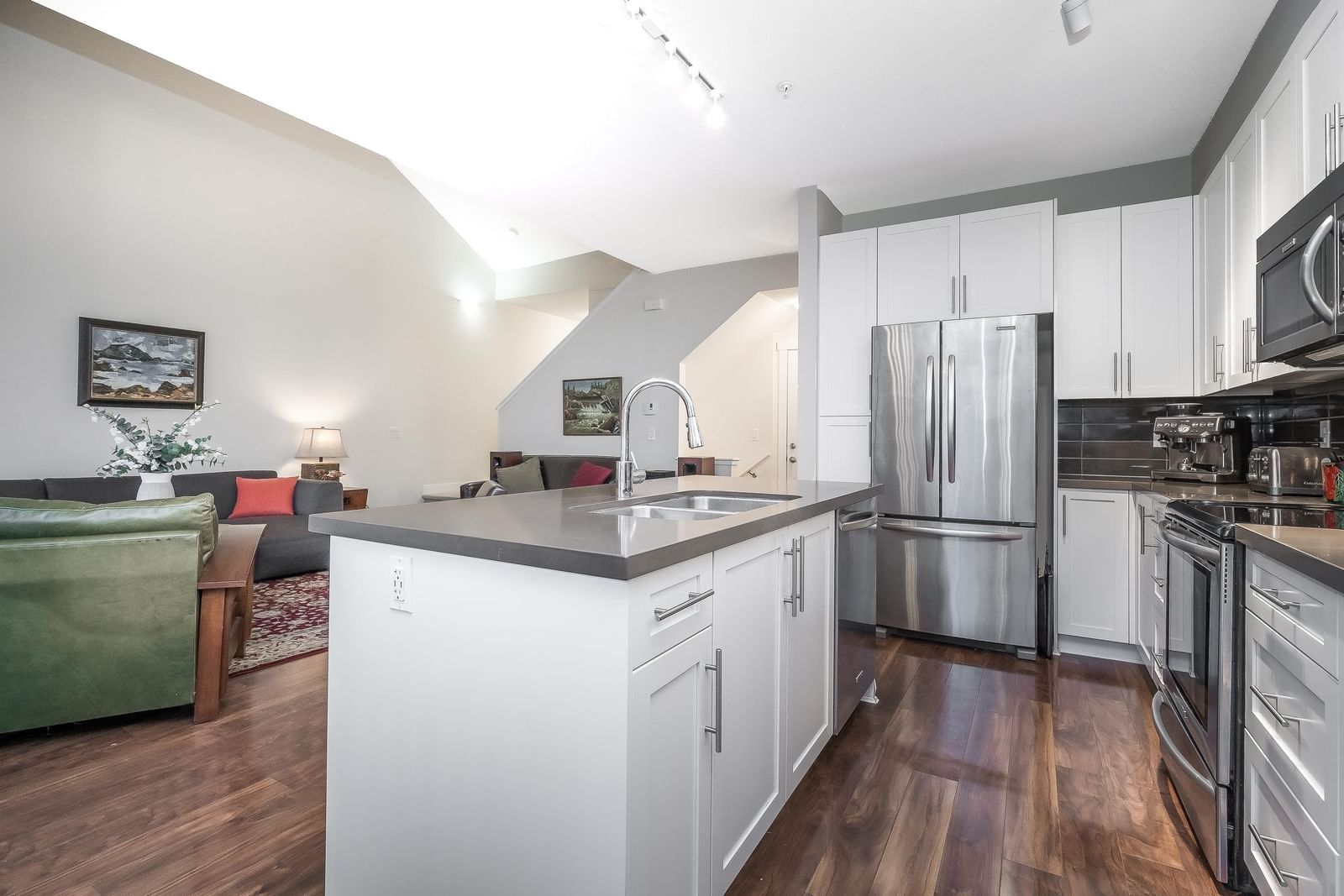 Listing Image 10