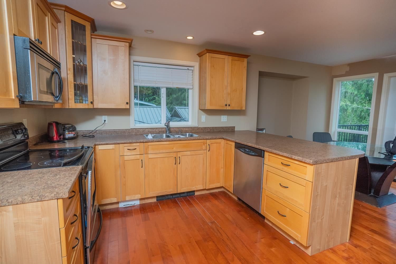 Listing Image 12