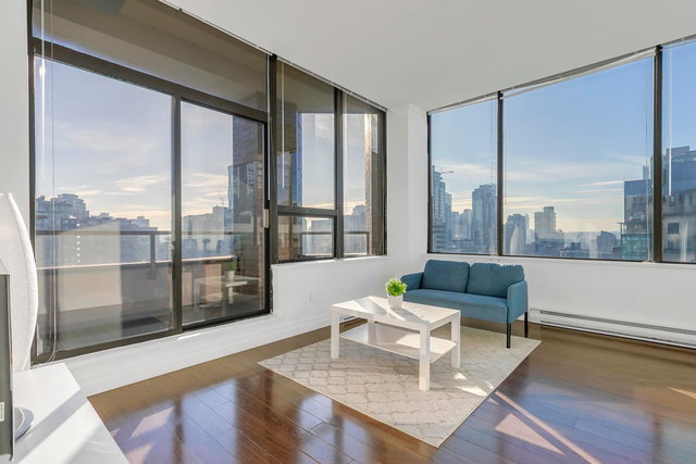 908 - 1010 Howe Street