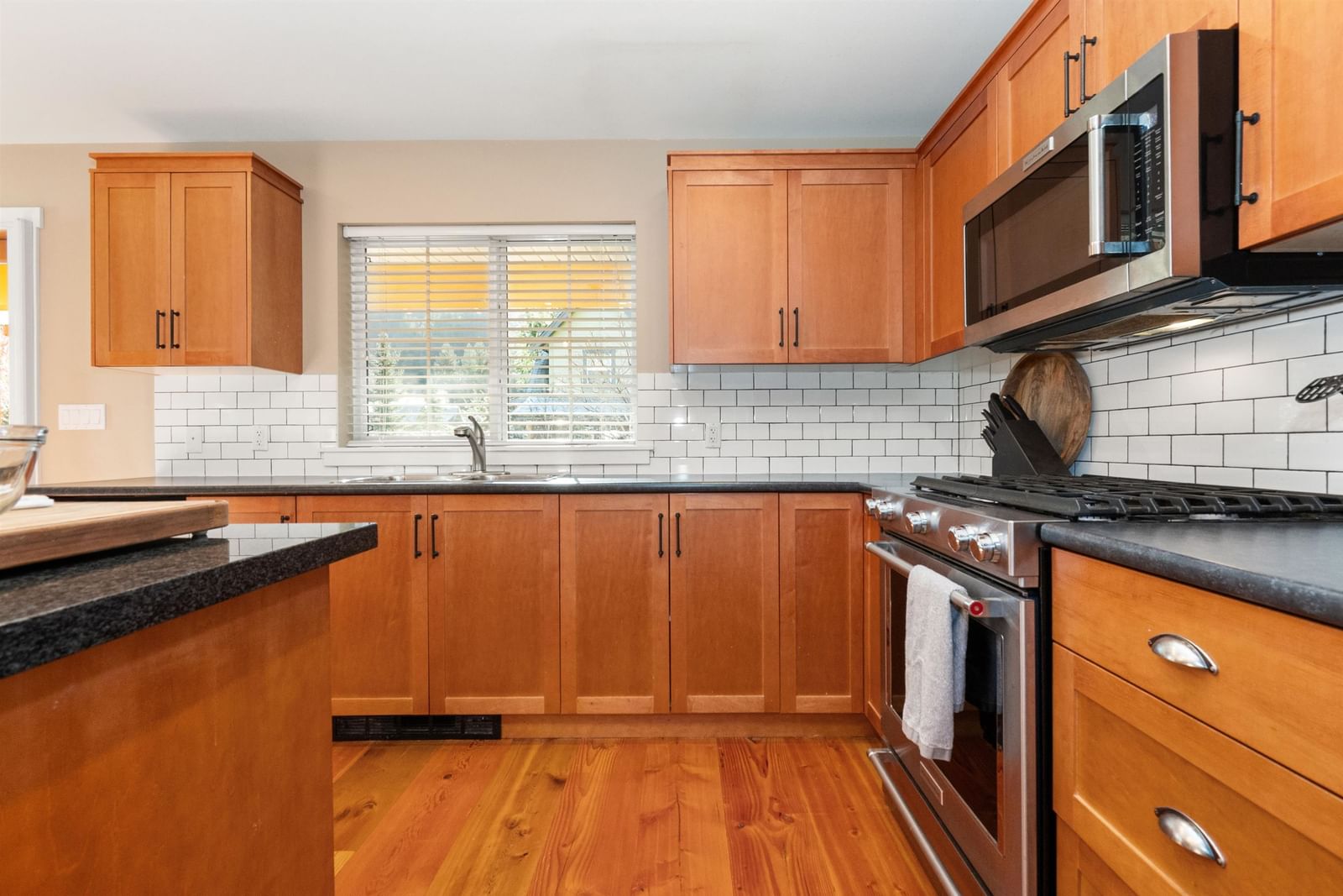 Listing Image 16
