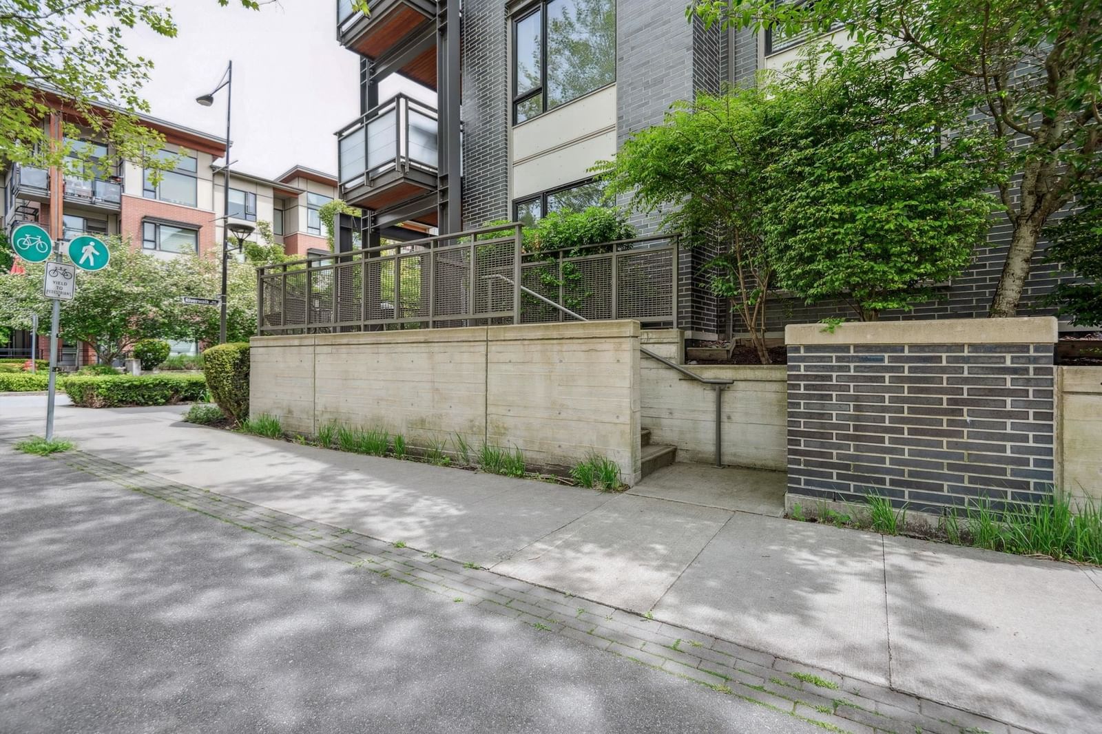 Listing Image 17