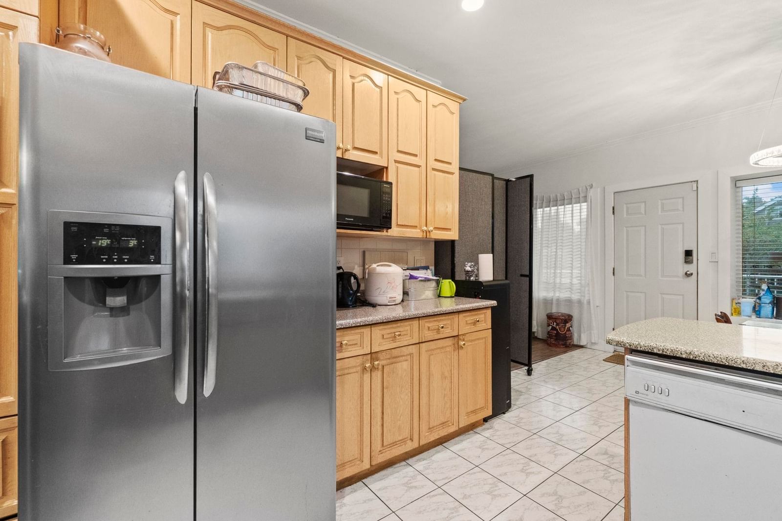 Listing Image 11