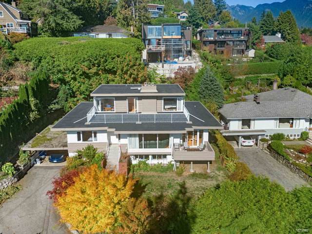 875 Esquimalt Avenue