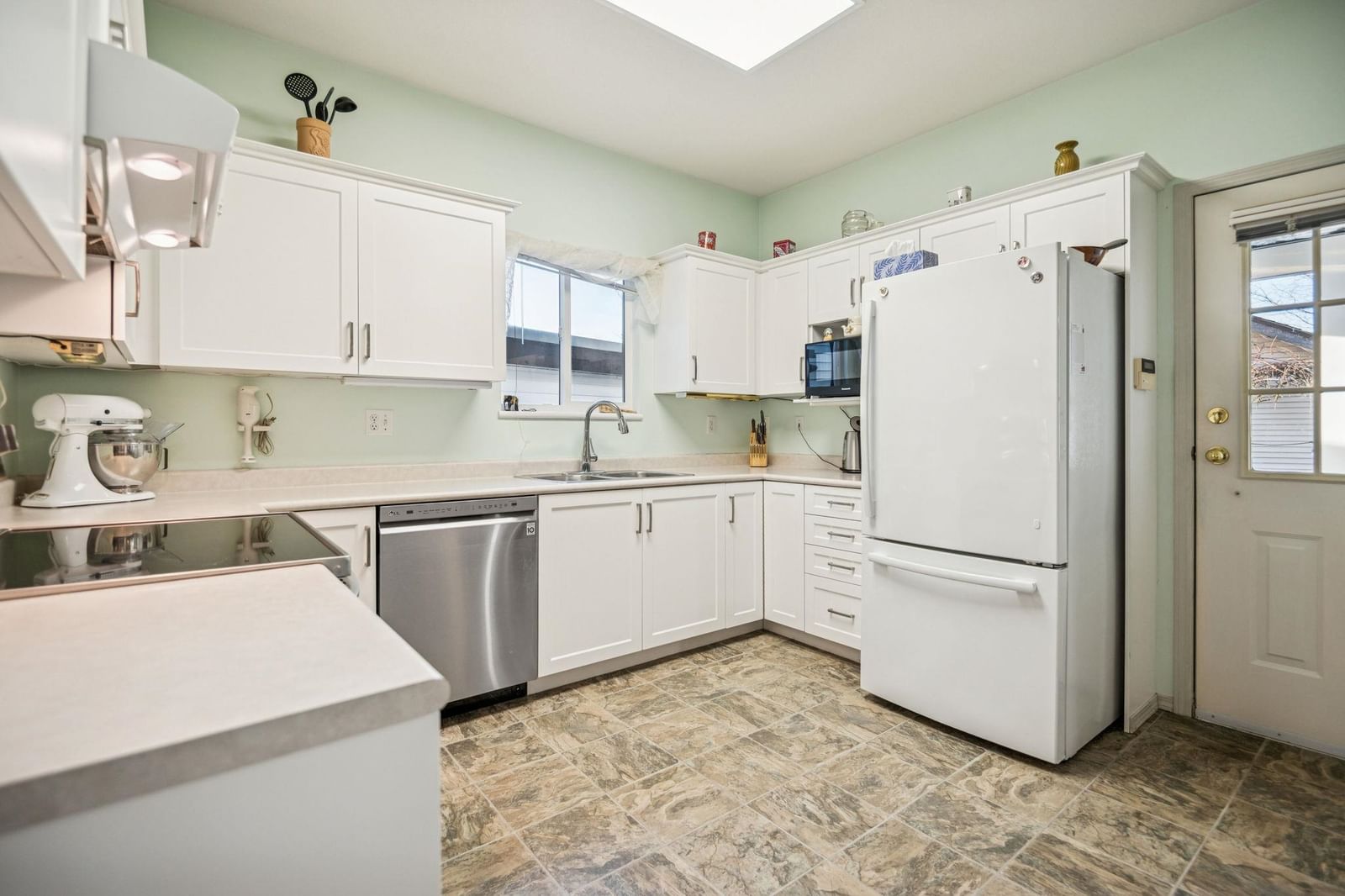 Listing Image 9