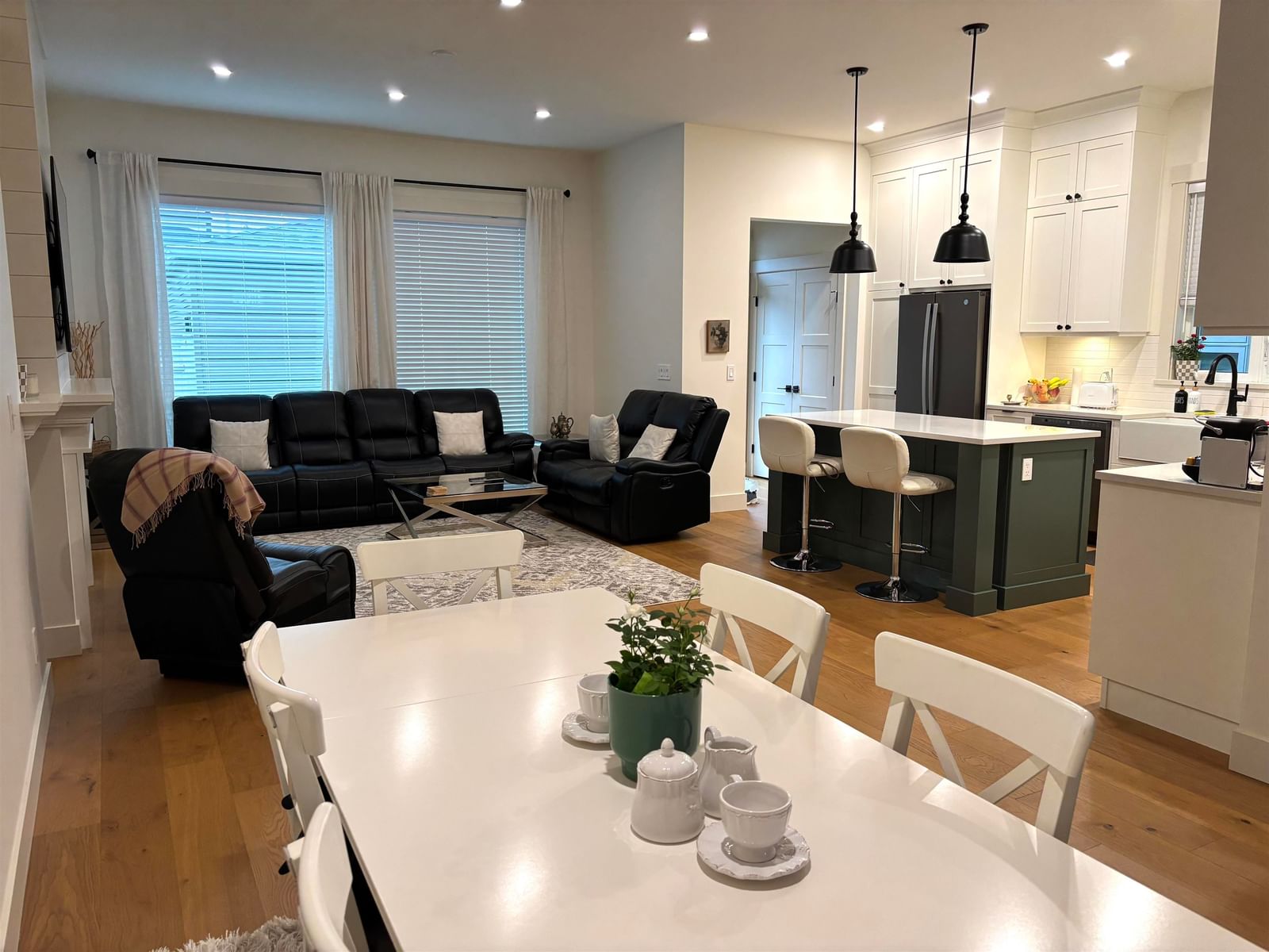 Listing Image 8