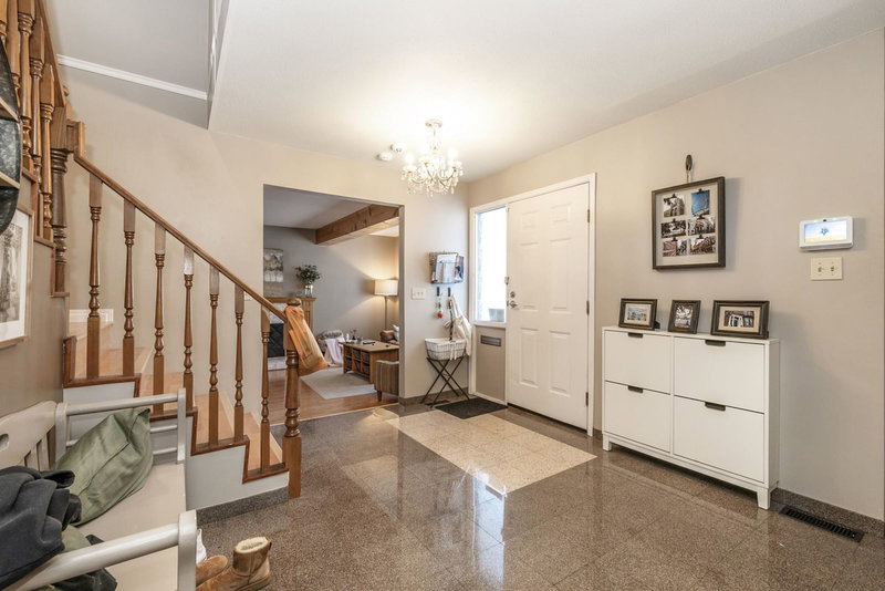 2210 Dawes Hill Road, Coquitlam, V3K 1N3 | Image 2