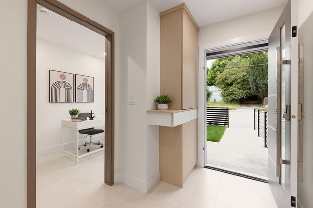 102 - 914 Rochester Avenue