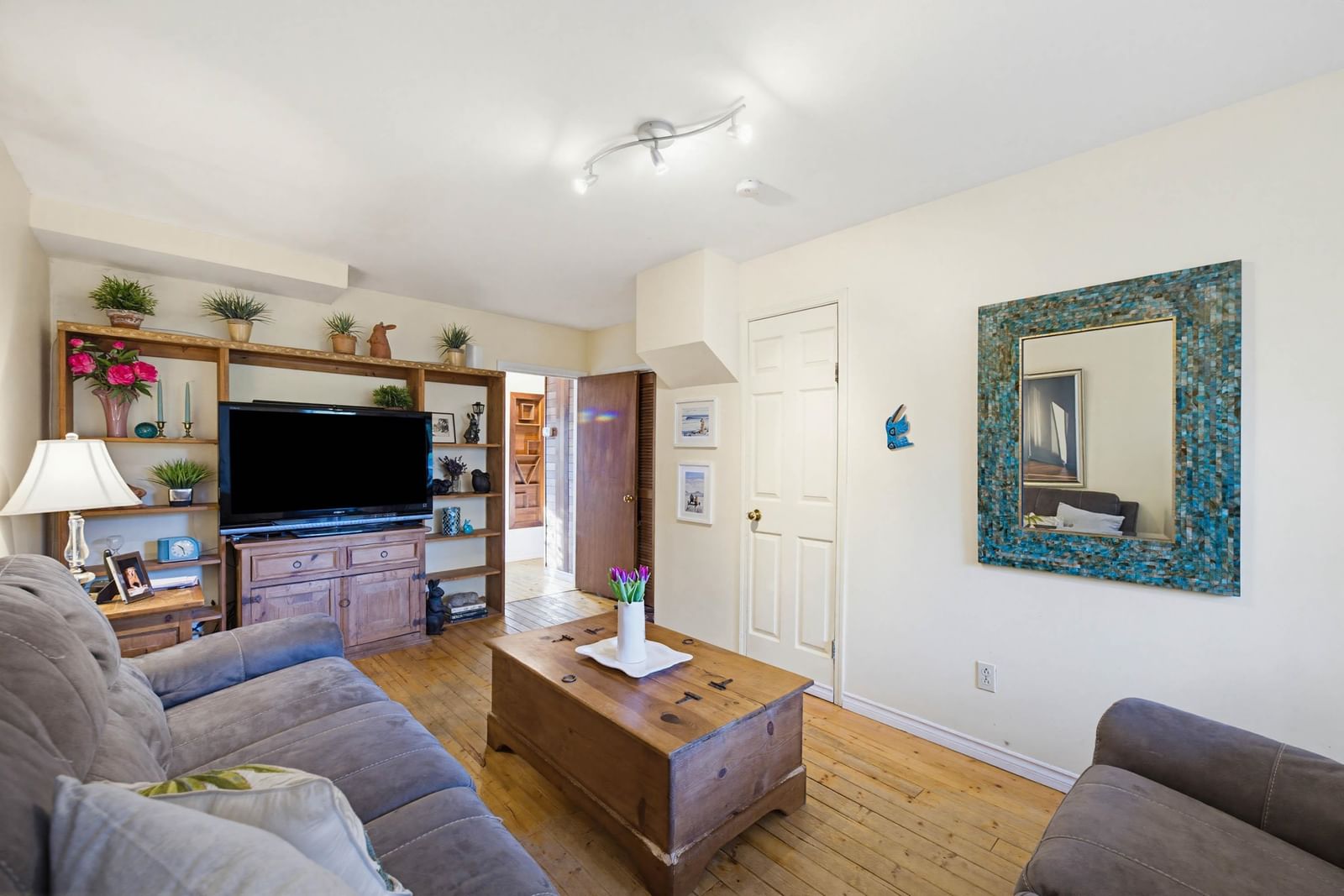 Listing Image 16