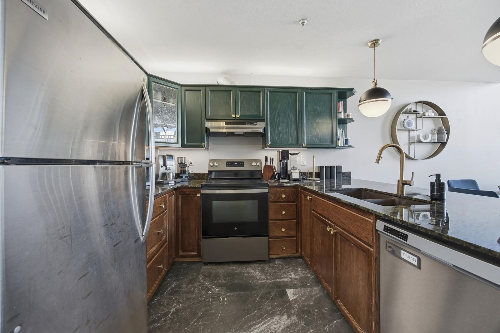 Listing Image 12