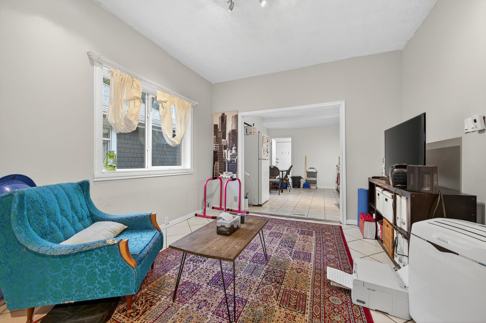 Listing photo 3