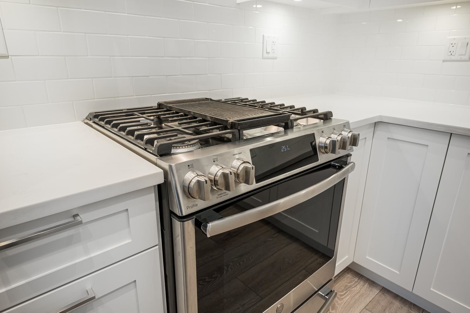 Listing Image 12