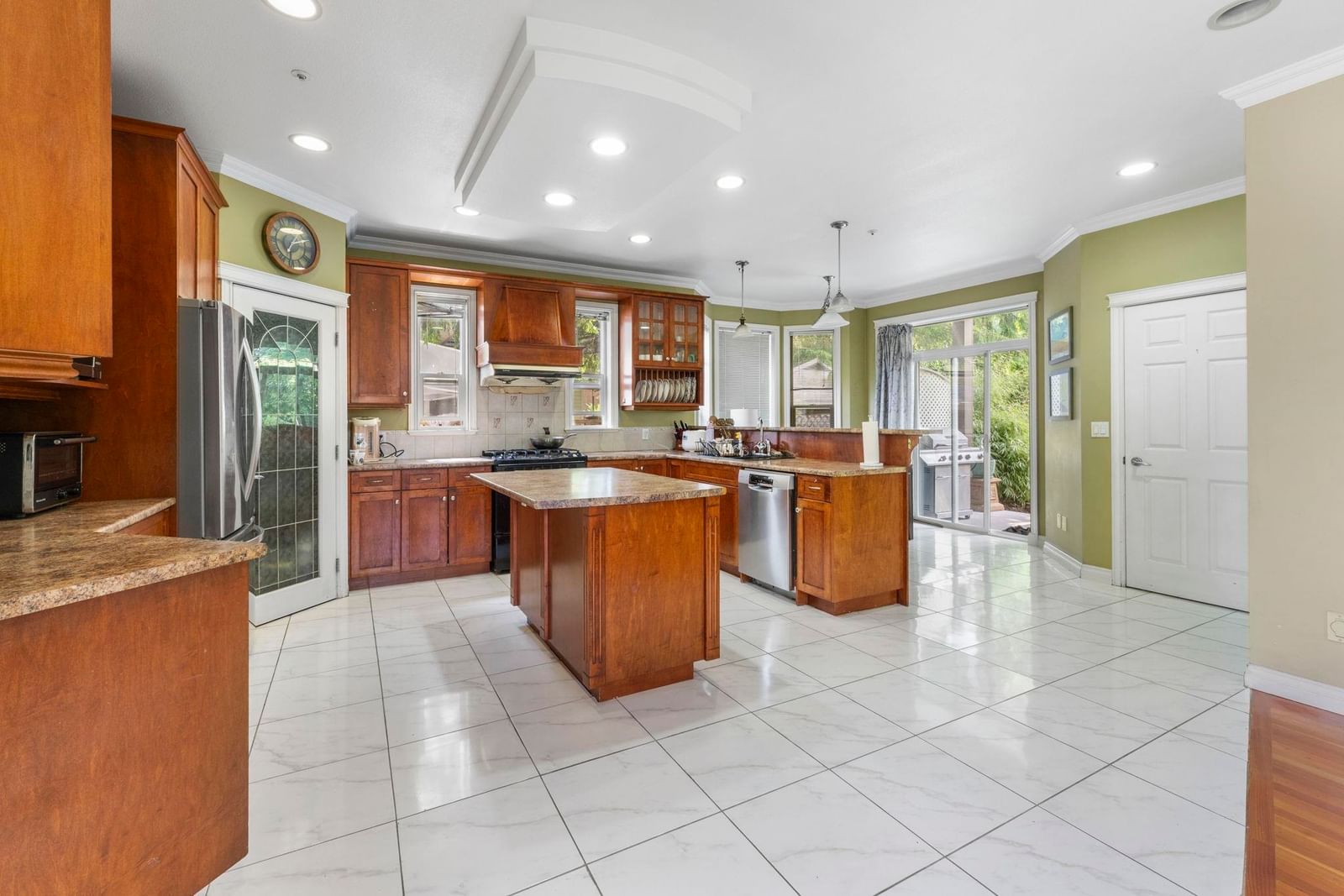 Listing Image 8
