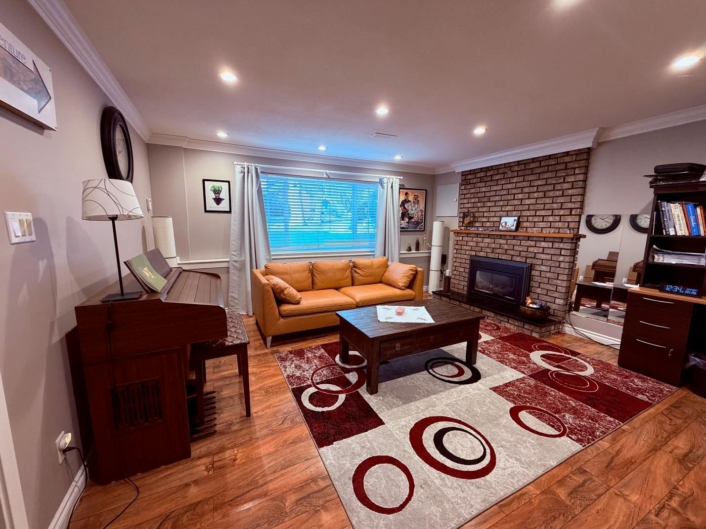 Listing Image 8