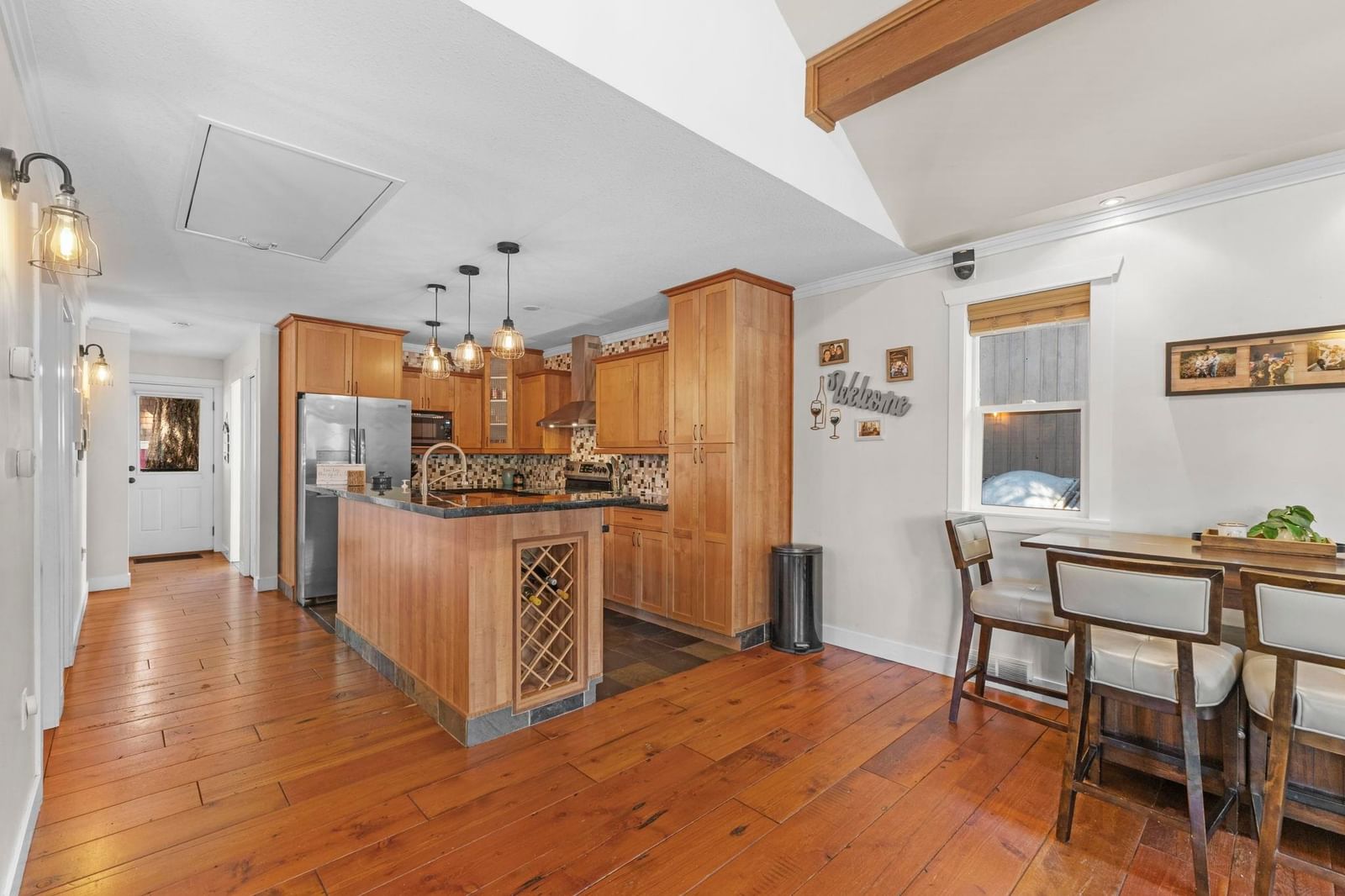 Listing Image 11