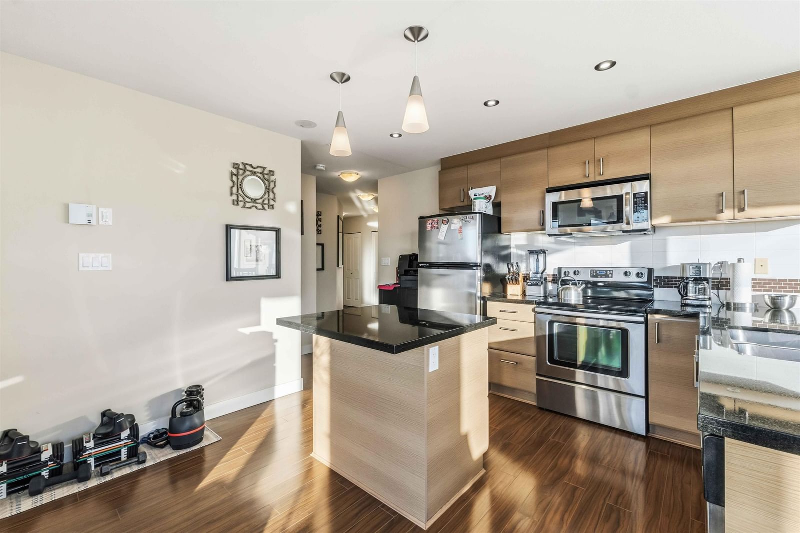 Listing Image 11