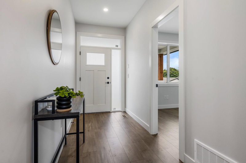 7142 Rochester Avenue, Chilliwack, V2R 2P3 | Image 2