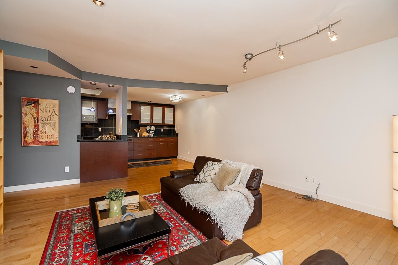 Listing Image 19
