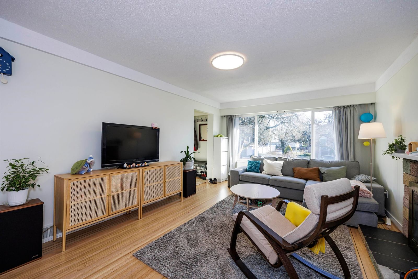 Listing Image 6