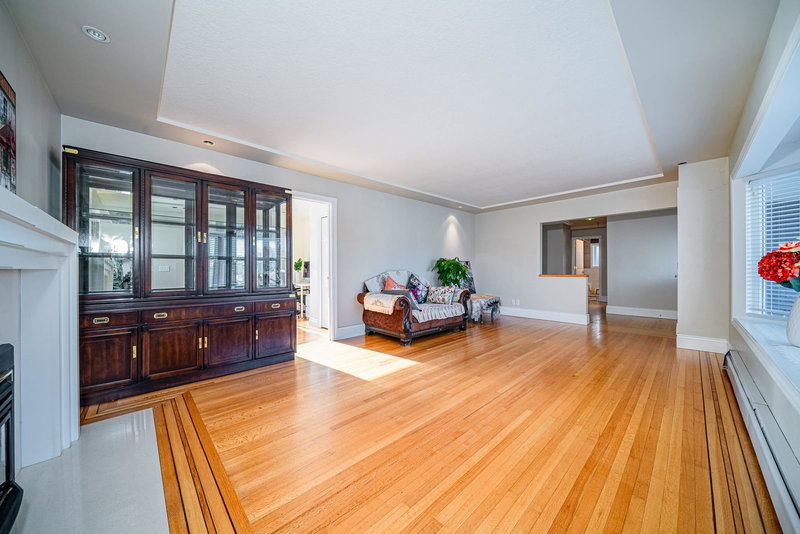 4824 Fairlawn Drive, Burnaby, V5C 3R8 | Image 3