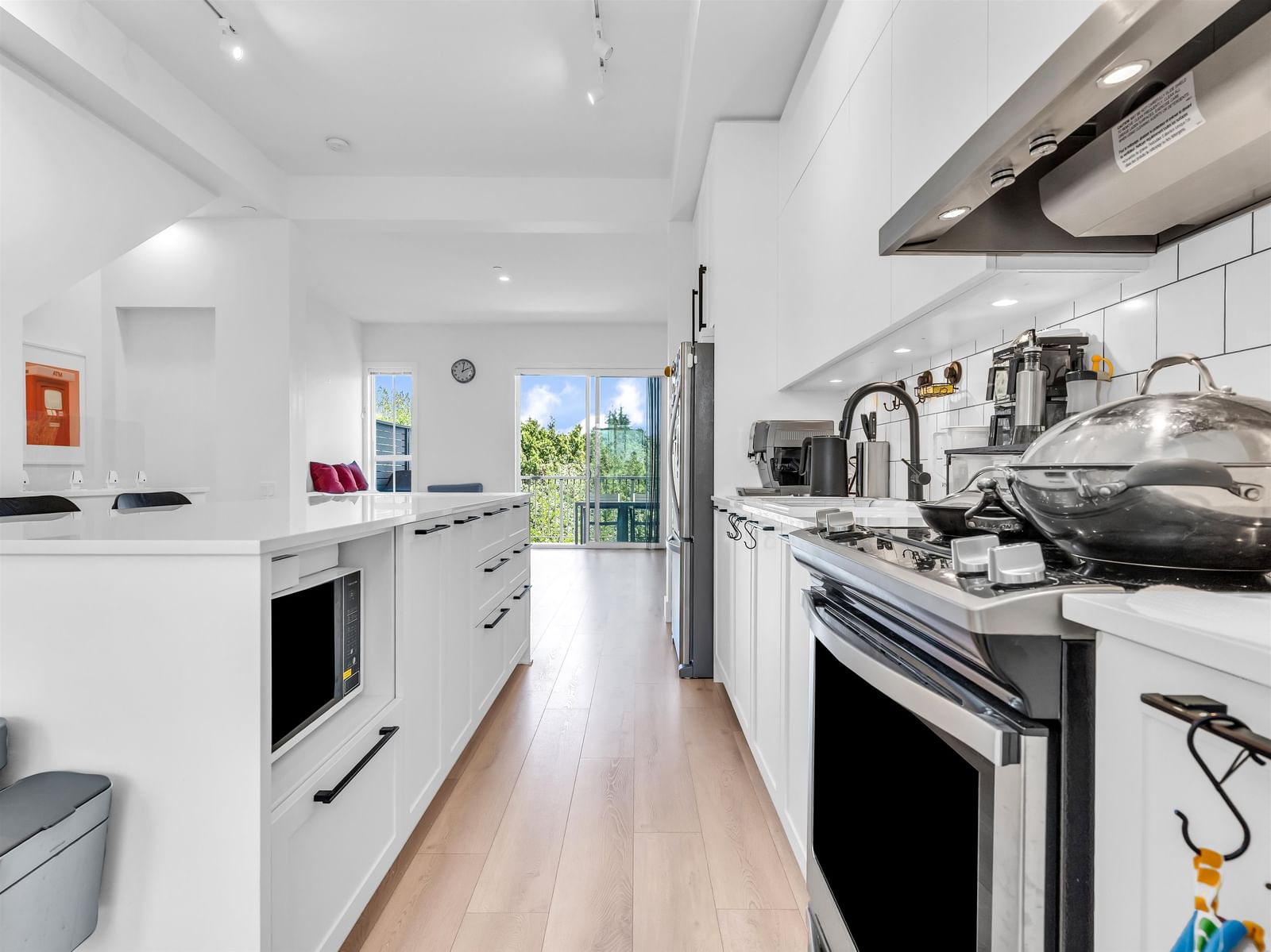 Listing Image 9