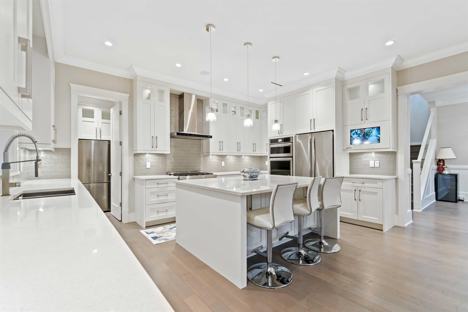 Listing Image 11