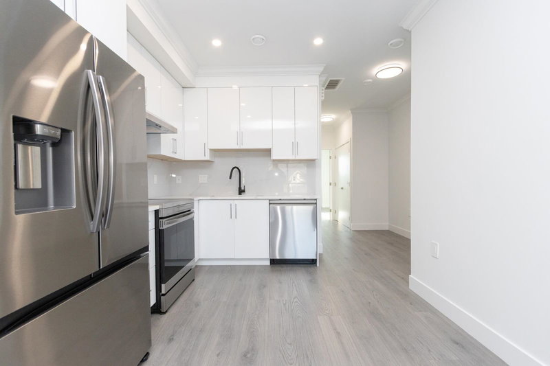 201 - 2122 32 Avenue, Vancouver, V5N 3B9 | Image 2