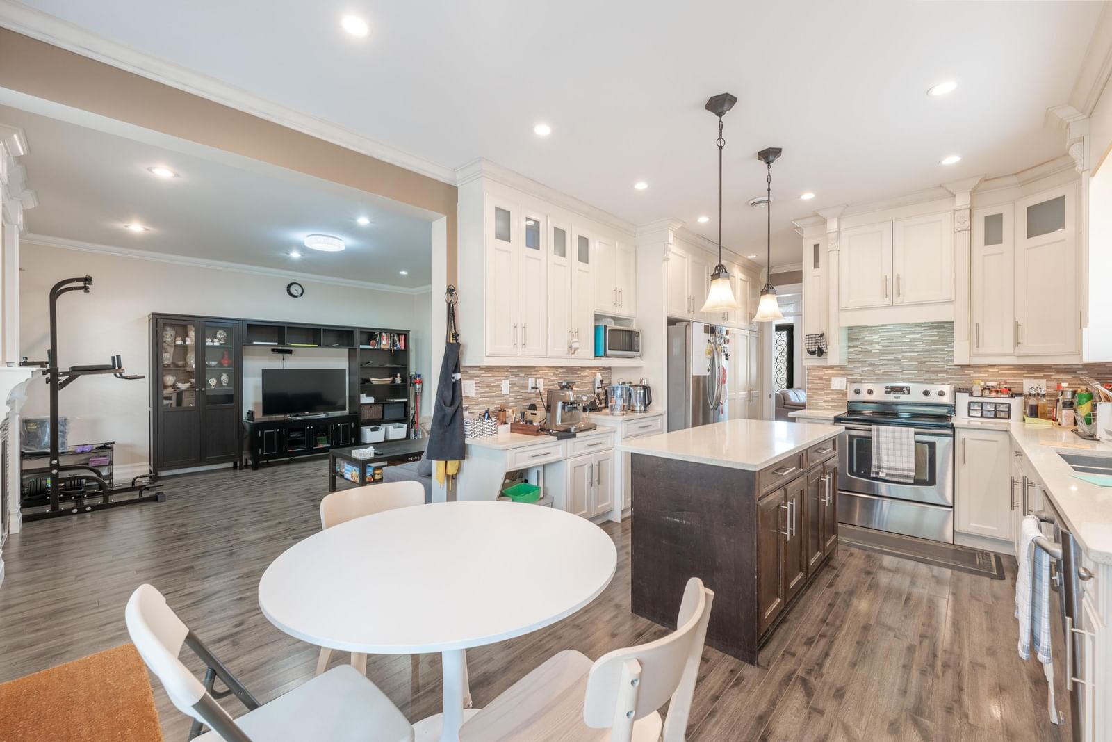 Listing Image 9