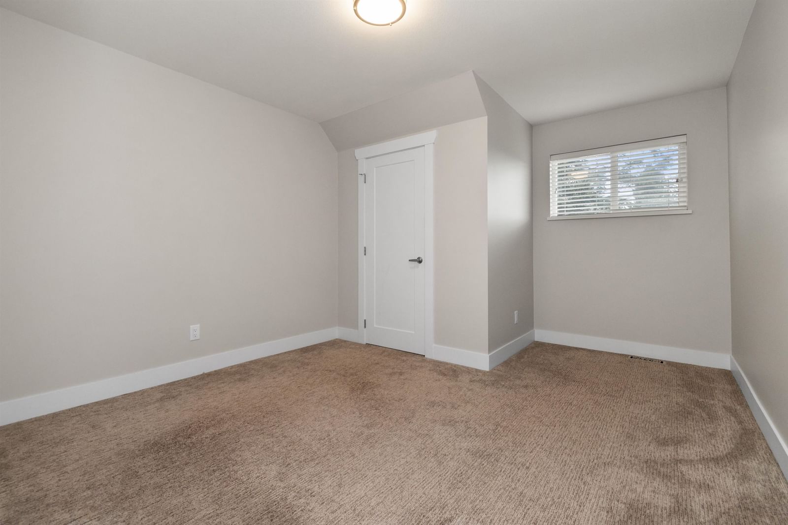 Listing Image 28