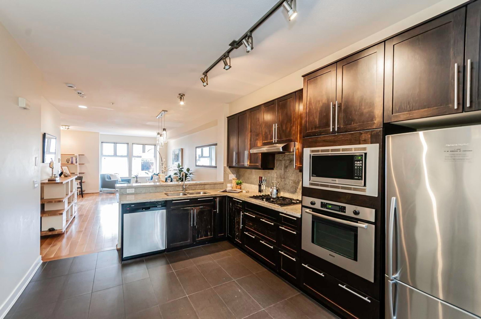 Listing Image 15