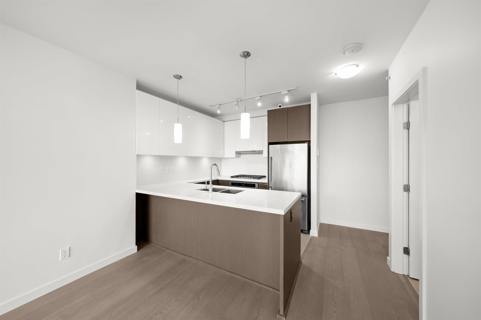 Listing Image 18