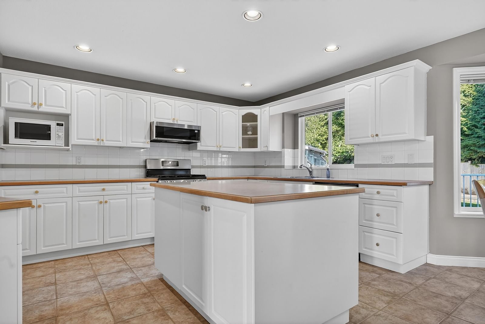Listing Image 9
