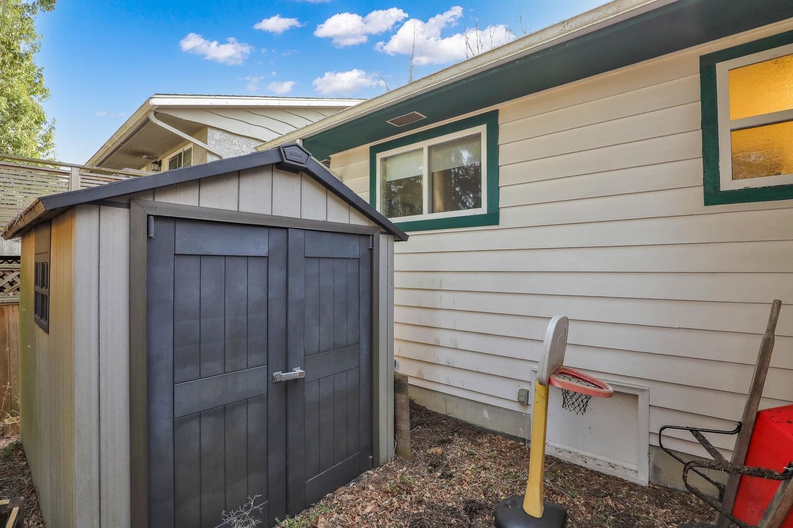 Listing Image 9