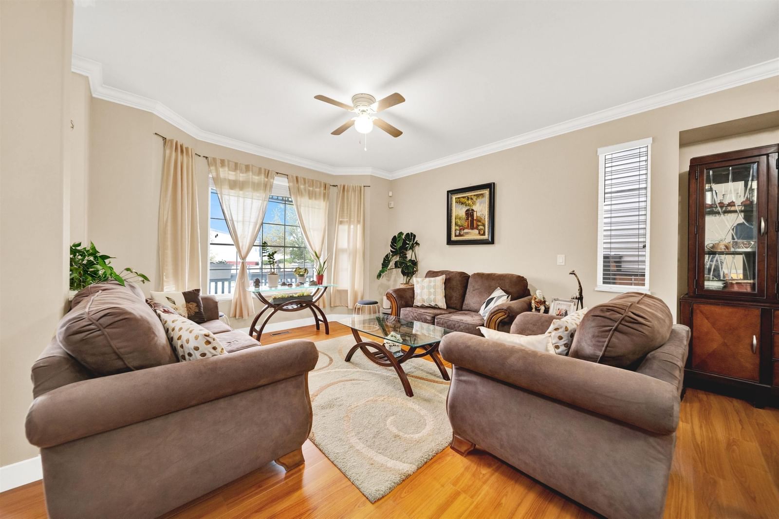 Listing Image 3