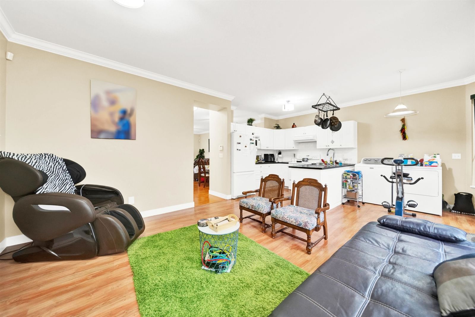 Listing Image 8