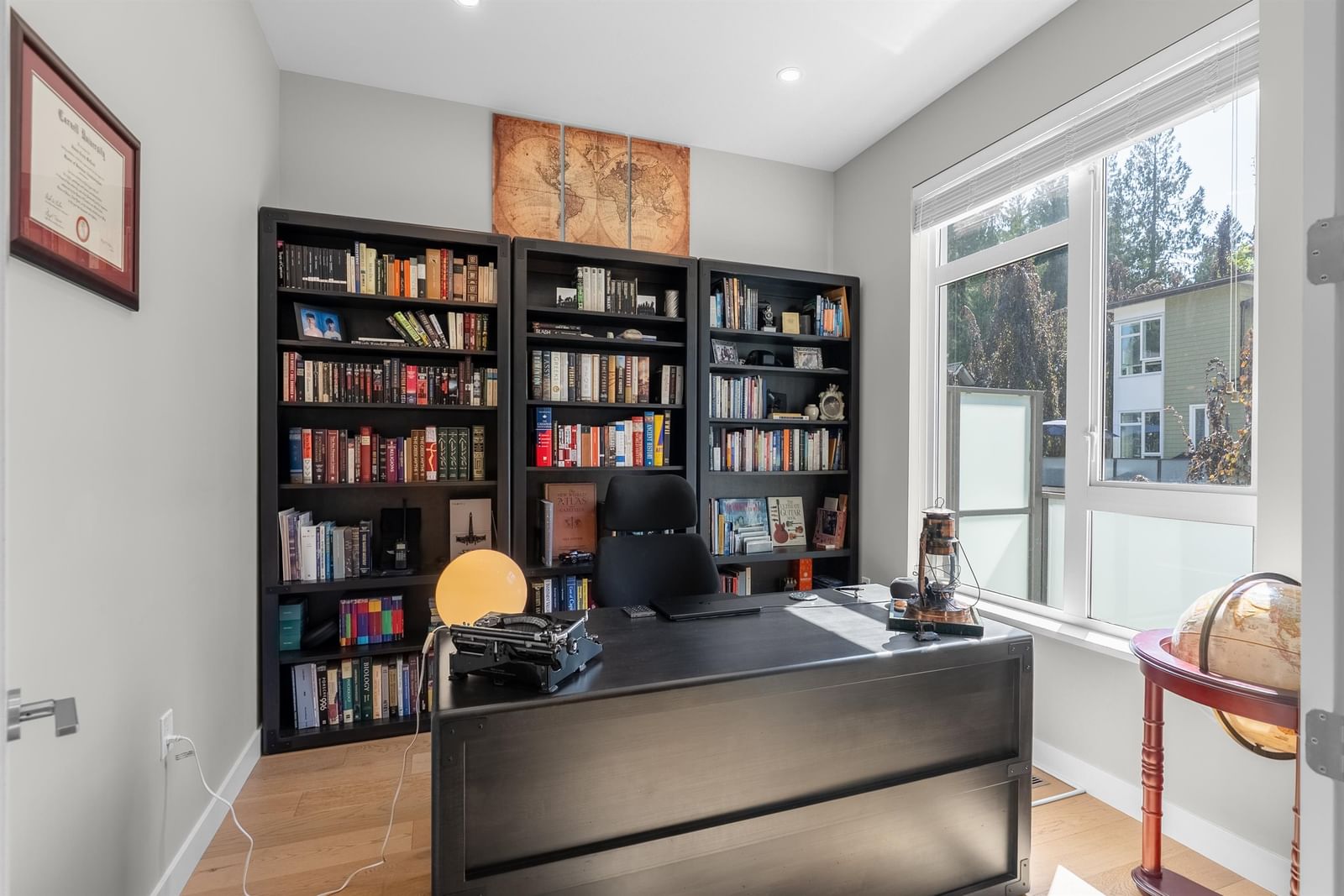 Listing Image 11
