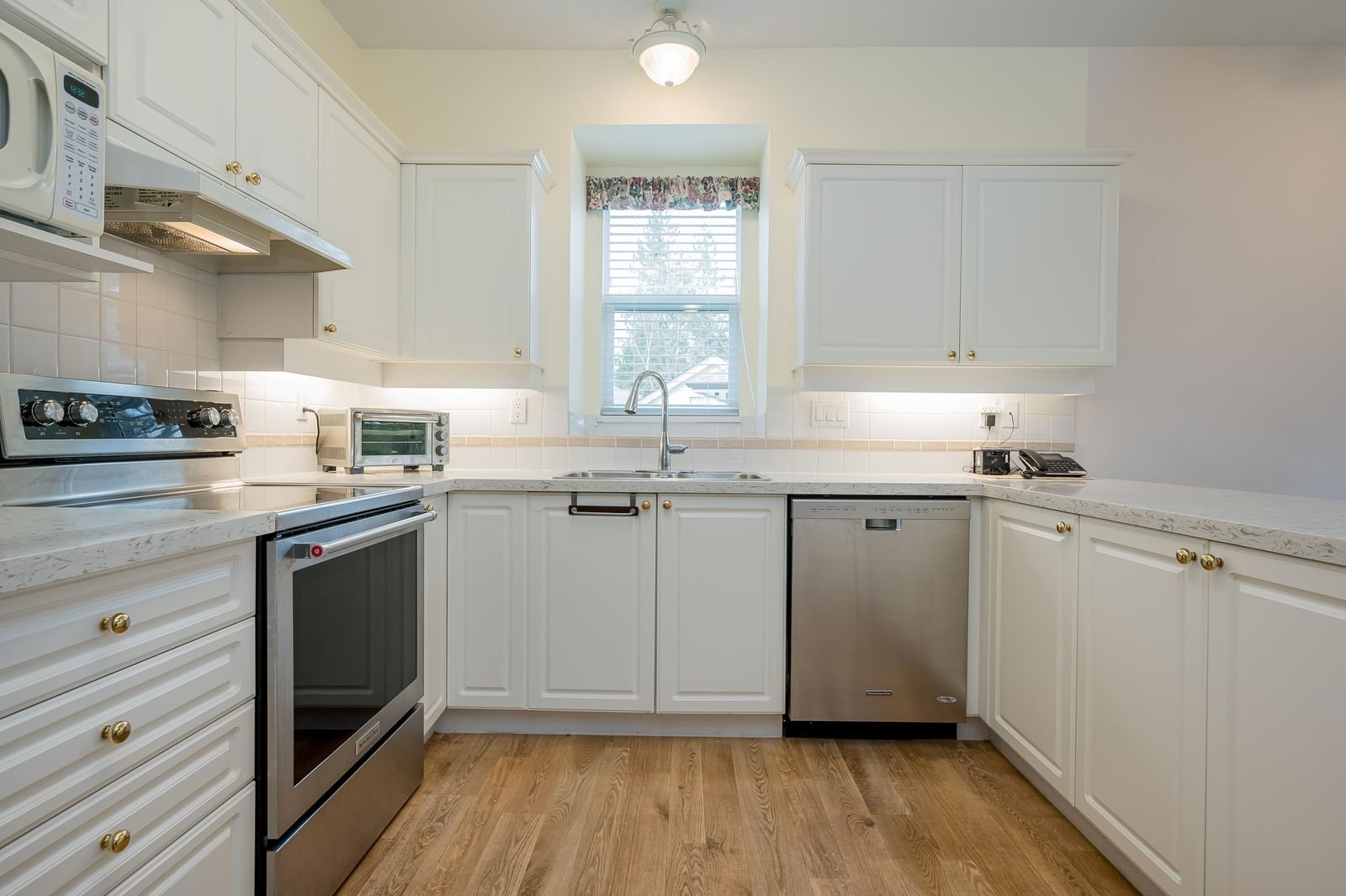 Listing Image 13