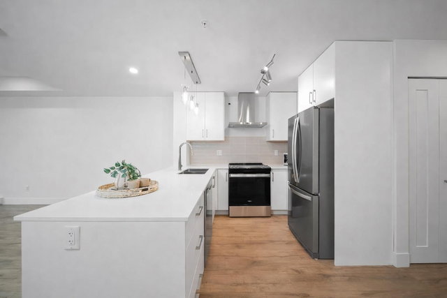 30 - 6328 King George Boulevard