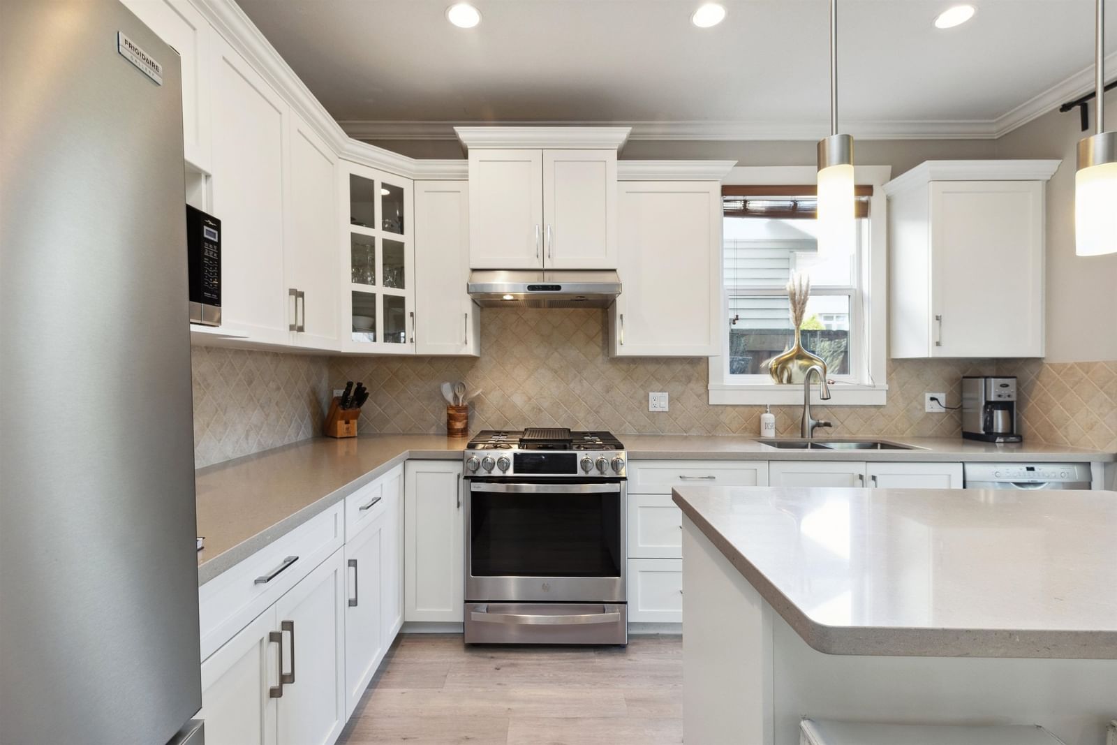 Listing Image 10