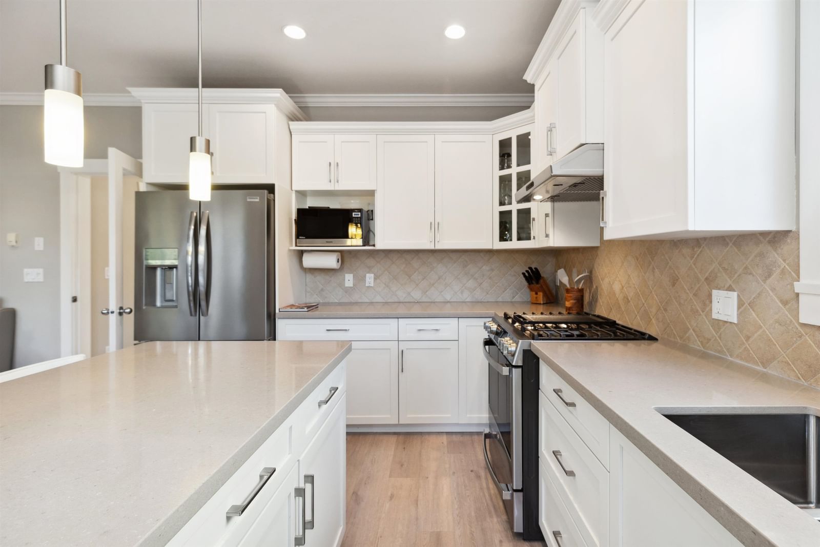 Listing Image 12