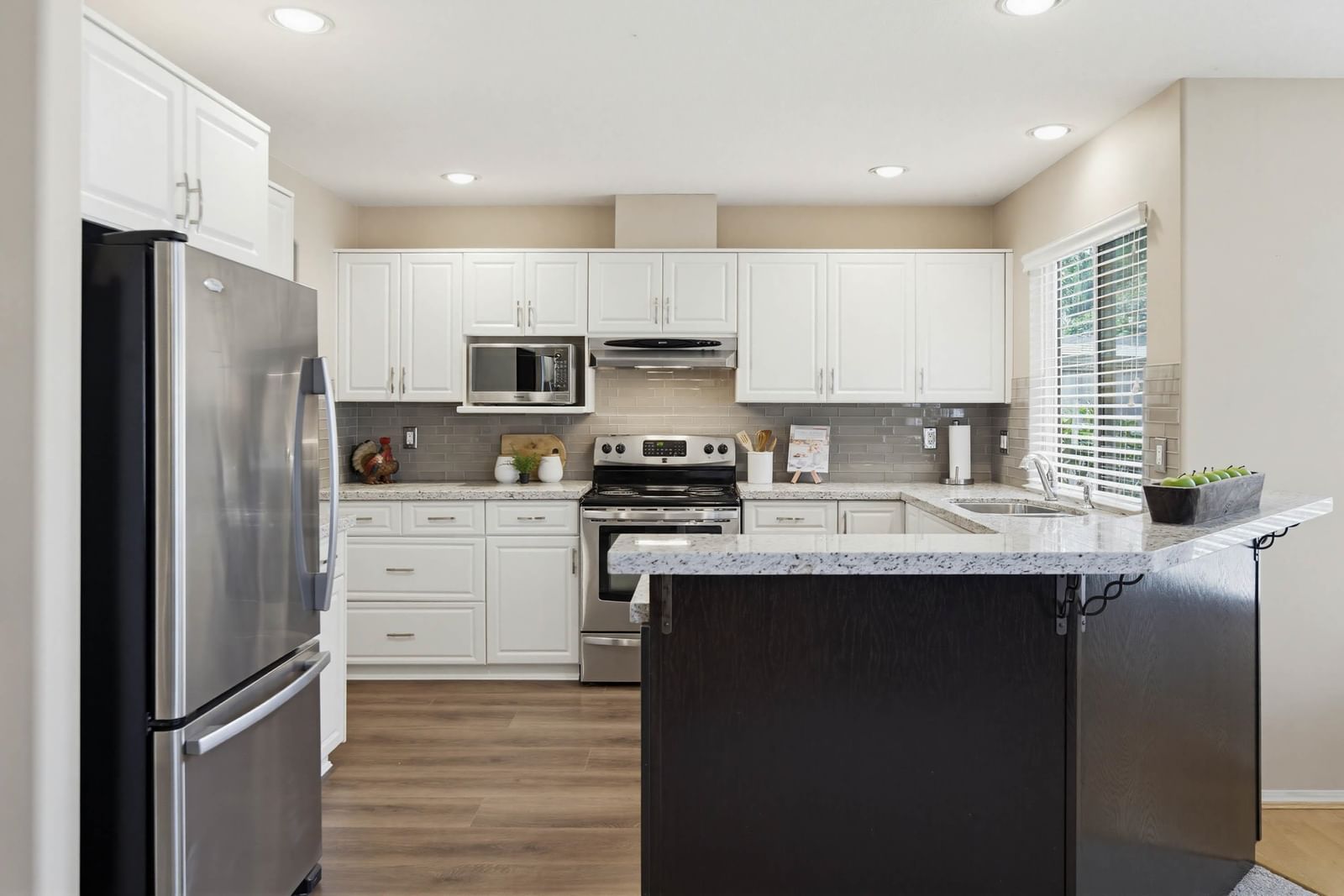 Listing Image 11