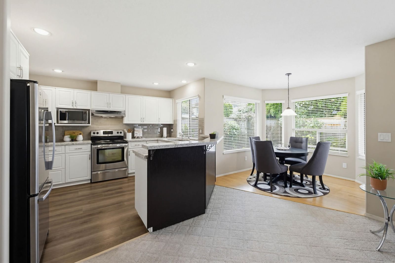 Listing Image 9